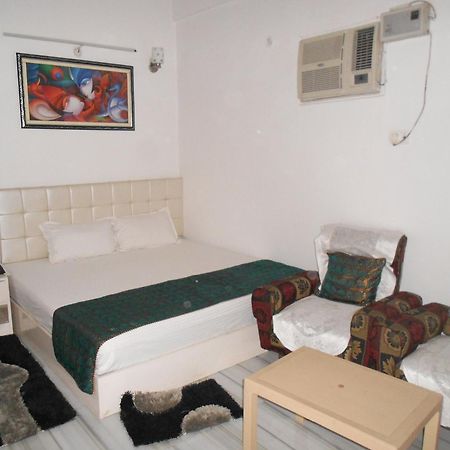 Ds Residency Varanasi-Prime Location-Parking Exterior photo