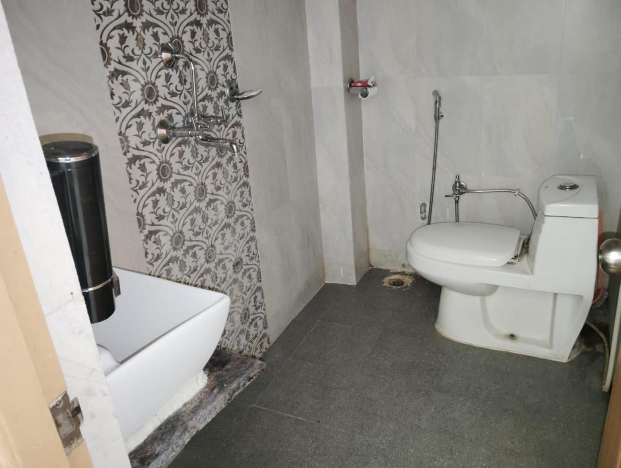 Ds Residency Varanasi-Prime Location-Parking Exterior photo